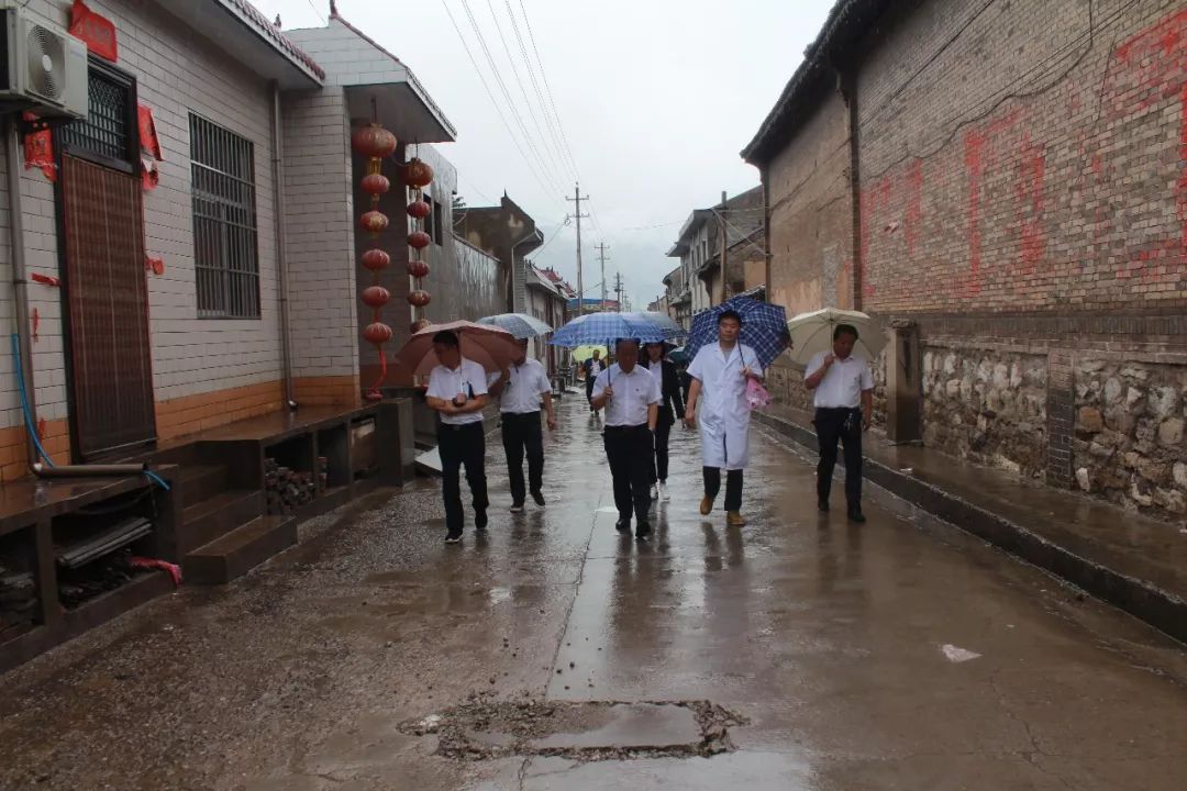 河津人民医院开展精准扶贫走访慰问活动