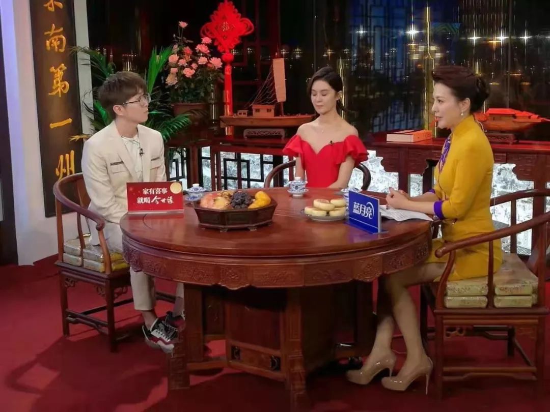 央视导演亲自挑选 淮安月星家居广场工作人员 配送,布置的 央视中秋