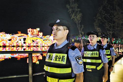 南宁警方确保中秋假期社会治安和谐稳定