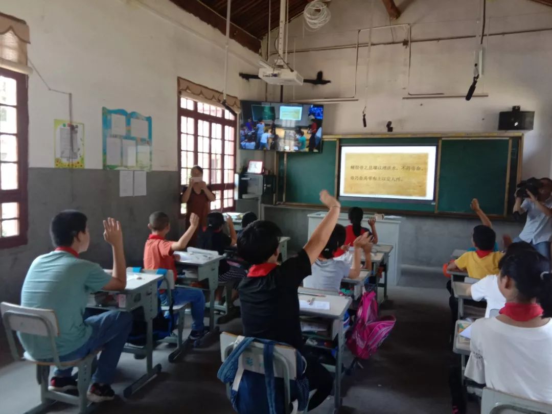 正在上课的秀水小学学生