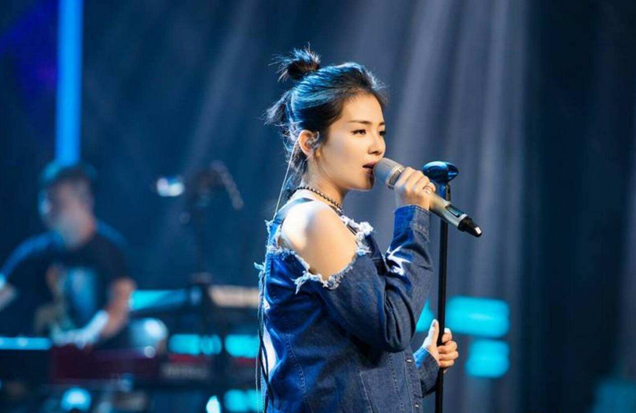 《跨界歌王4》来临,第1季冠军加入主持,还有非常油腻的他