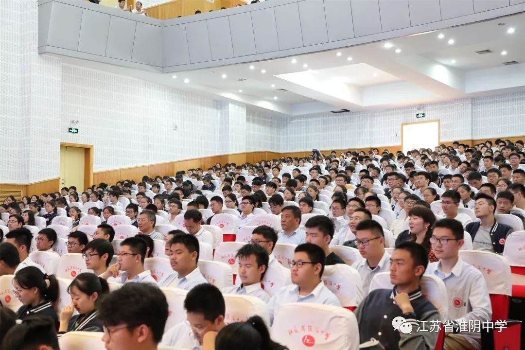 武汉大学江苏招生组淮安负责人杨小亭先生,江苏省淮阴中学蒋鼎宏