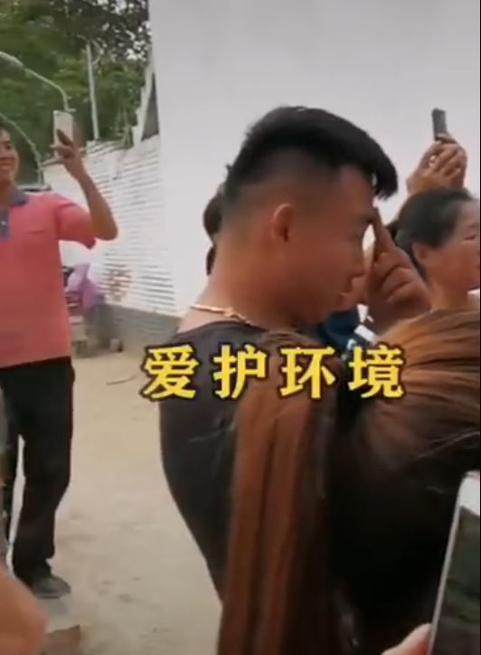 "一把夹子的公益旅行"之大衣哥朱之文