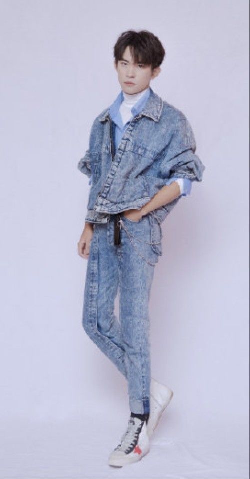 易烊千玺唱歌精彩视频 c219d35e228f4fe0aa427a7825ca85c7.jpeg