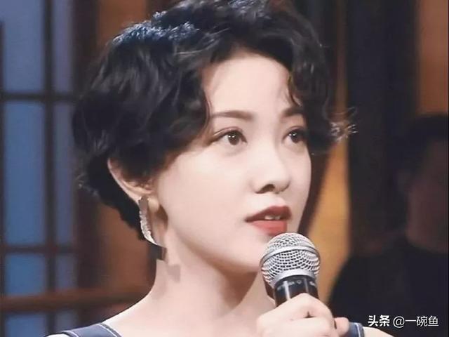 复古大波浪 说到港风发型,第一个想到的就是90年代的港式大波浪,给m