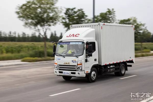 和轿车一样的驾乘感受 试驾江淮帅铃Q6