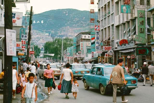 彩色老照片:直击上世纪60年代的韩国,经济腾飞之时的繁华