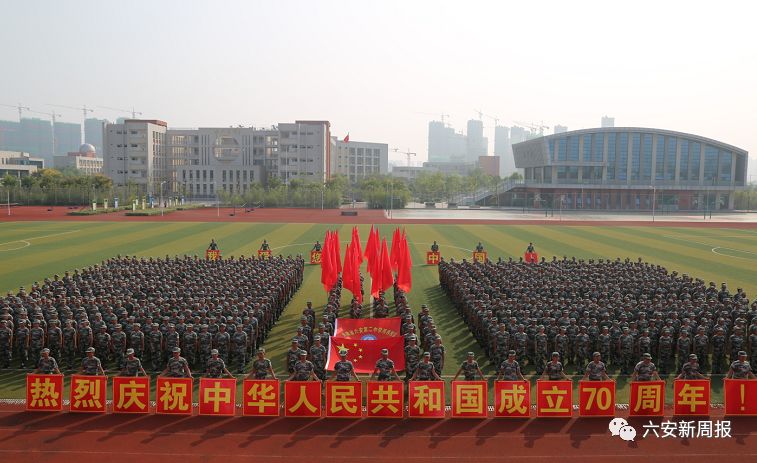 今天上午,六安二中河西校区近千名学生上演"大片"!