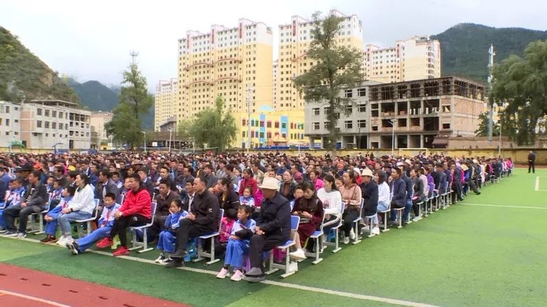 卓尼一中召开20192020学年度家校联系座谈会暨印象卓尼资助表彰大会