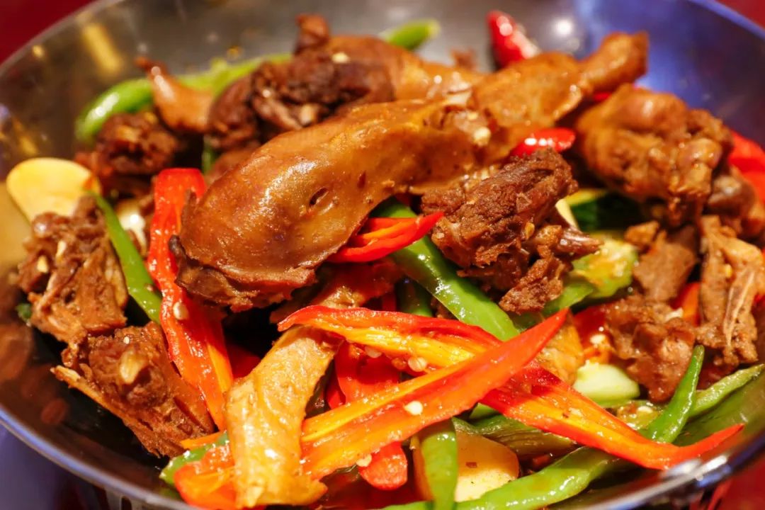 68元抢原价190元【街边摊】2-3人餐!香辣鱼嘴巴+干锅啤酒鸭+酱汁淮山+季节时蔬+…