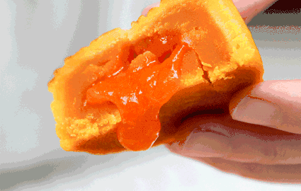 啊~~张嘴~~请你吃月饼