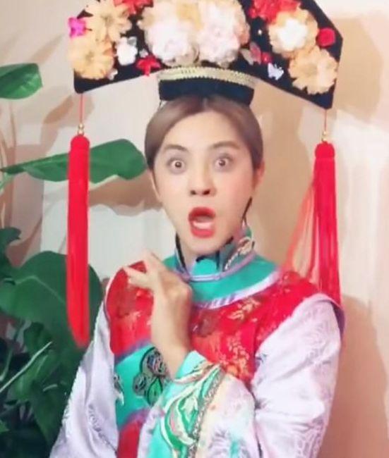 明星搞怪照片,周迅表情夸张超搞笑,欧阳娜娜努力营业让人心疼