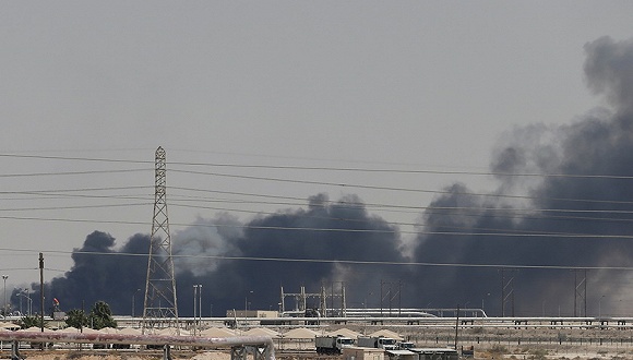 “世界最大原油净化厂”遭无人机袭击，沙特削减一半石油生产