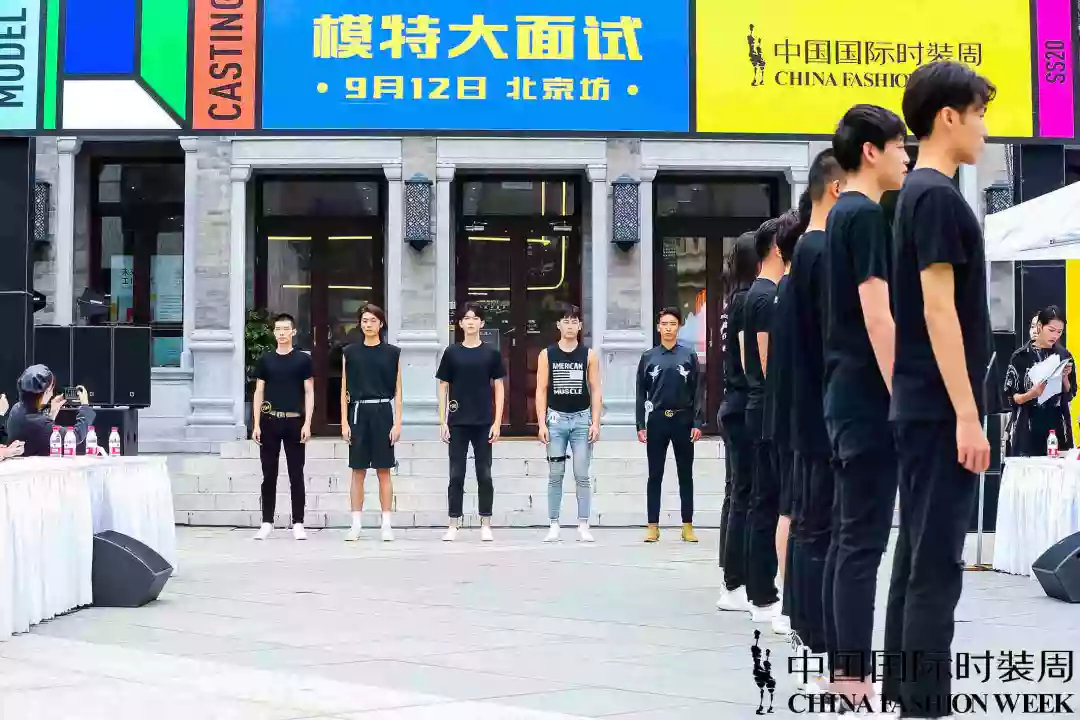 行走的荷尔蒙国外街头 543204f597bb4aec9911991e5e758f14.jpeg