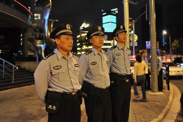 二杠三对警察到底意味着什么