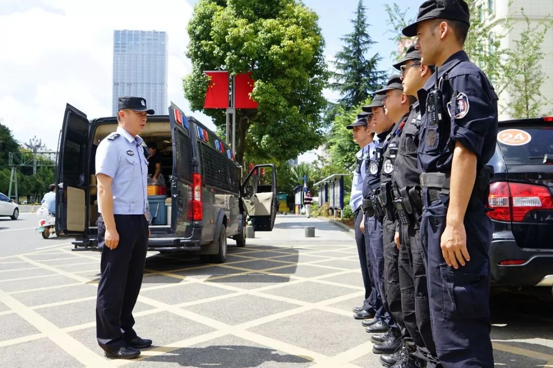 云南最美基层民警邹路遥的中秋节