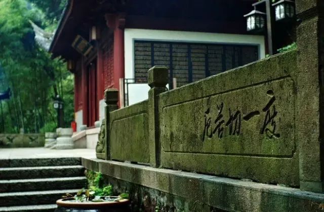 怎样可以进寺庙出家 6e7d6b283ece40b49ed434171682baa4.jpeg