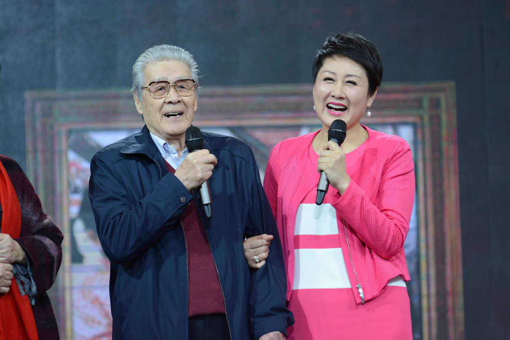 原创罕见!三位"90后"同框,卢燕蓝天野和濮存昕母亲贾铨均已90多岁