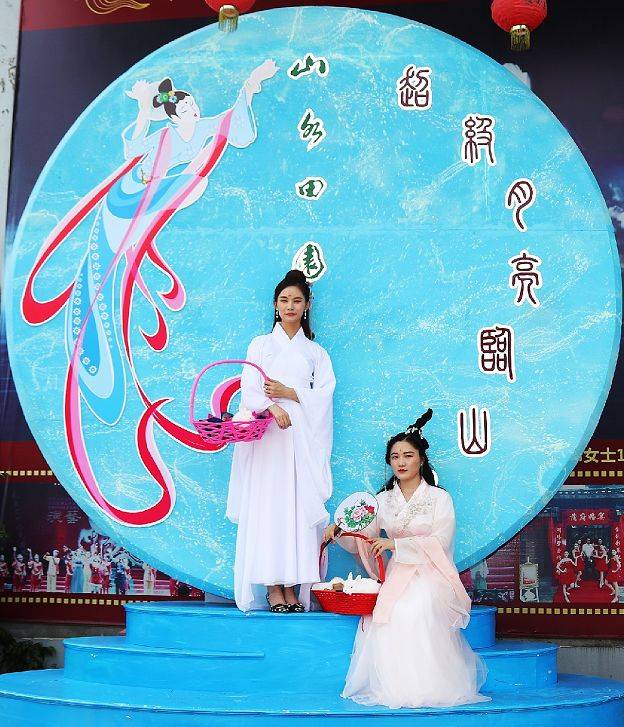 山水田园把十六的月亮"搬"来了,嫦娥玉兔,花样旗袍秀齐阵亮相