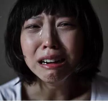 孕妇公交车被挤流产,丈夫哭成泪人!