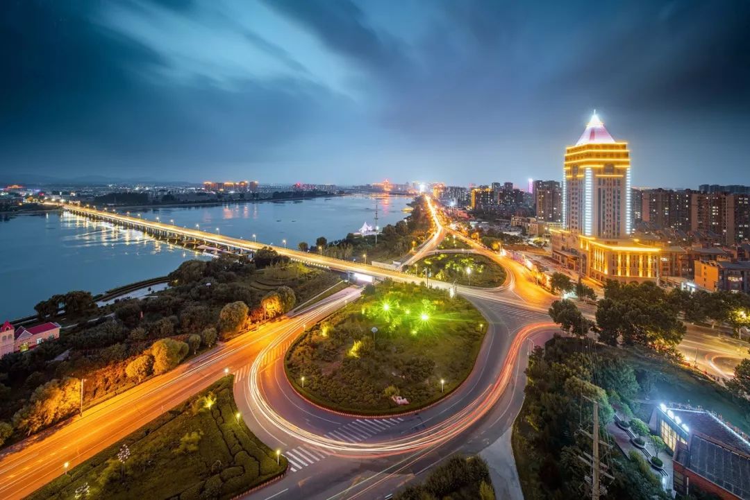 今日推荐沂水县邻水生态小城的梦幻夜景