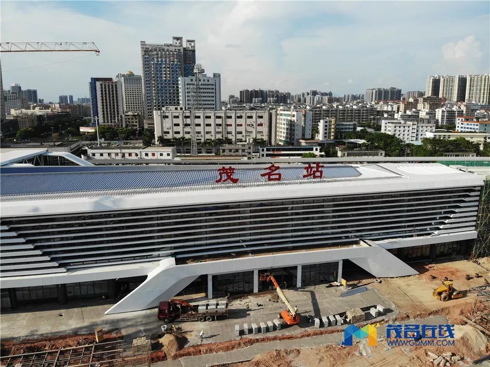 从2018年3月正式招标成功后, 茂名南站房施工迅速, 过一年多的艰苦