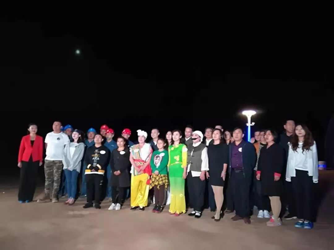 金昌星辰宇宙文化旅游投资有限公司副总裁梁华军介绍"火星1号基地"