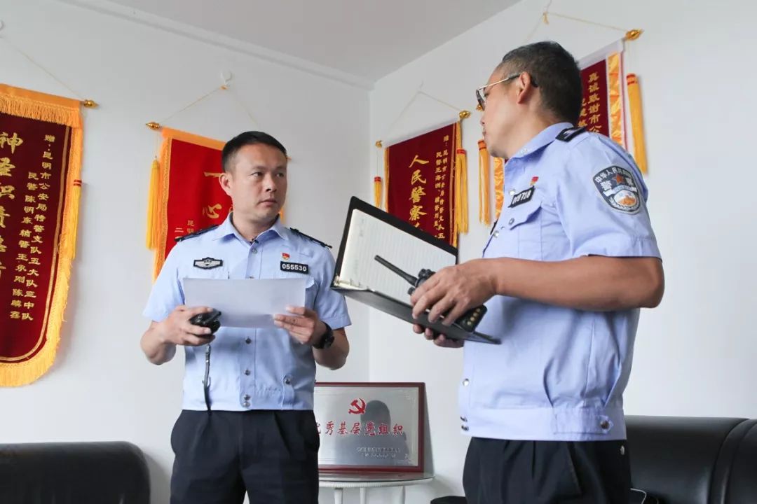 云南最美基层民警邹路遥的中秋节
