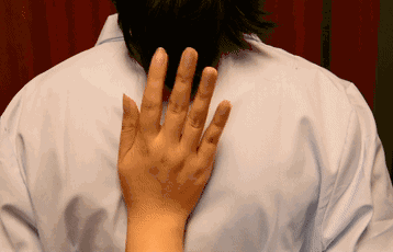 (2)垂肘:肘部自然下垂. (3)悬腕:腕关节自然屈曲.