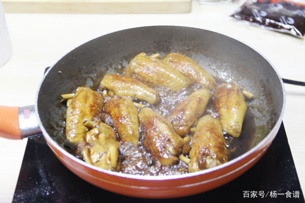 怎么腌鸡翅快速入味 f276fc125db64a74bbf6c6a8a0dcd7a4.jpeg