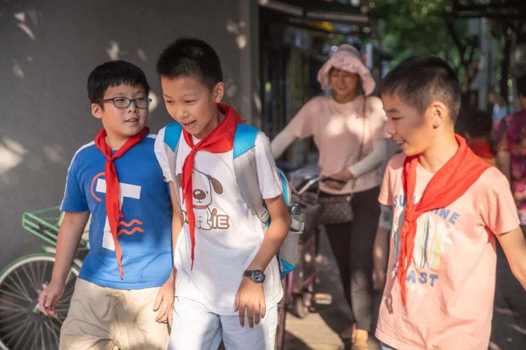 果然,在粮道街隔壁上学,连小学生都成为了不折不扣的"吃货,多少有些