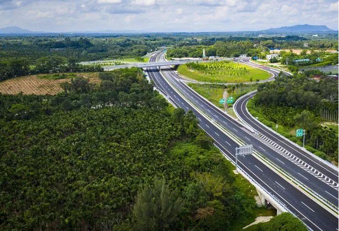 时间缩短 文昌至琼海只需30分钟 文琼高速公路是一条高质量的道路