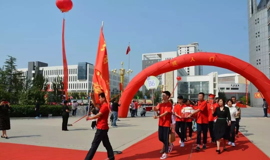 定州中学为2017级同学们举办成人仪式!