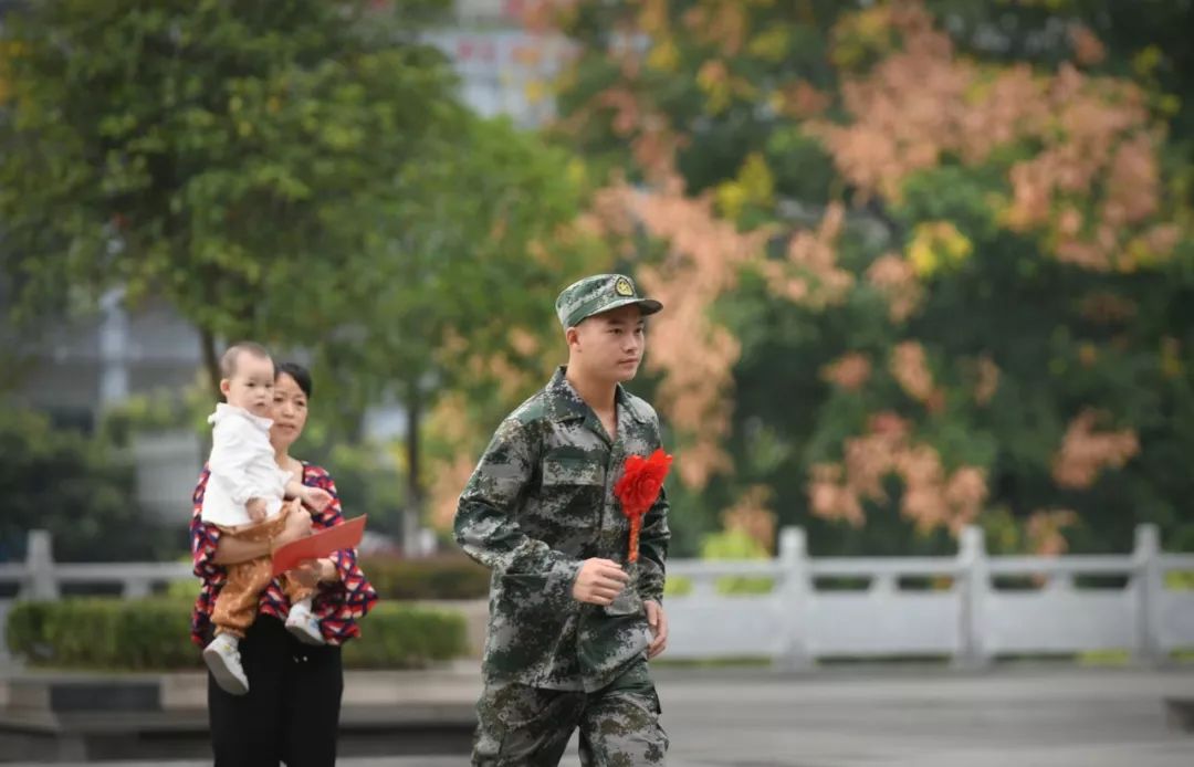 全城送兵秀山青年热血铸造好儿郎告别家乡奔赴军营