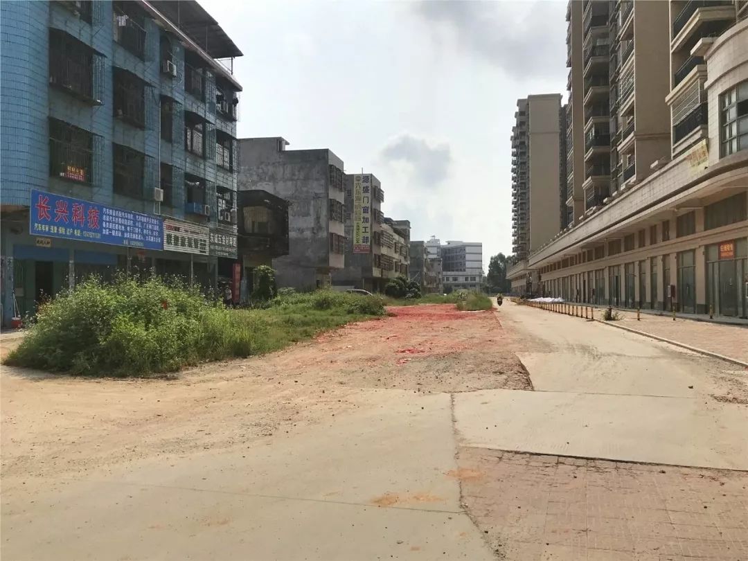 泰美镇市政路道路新建工程动工建设,具体位置在.