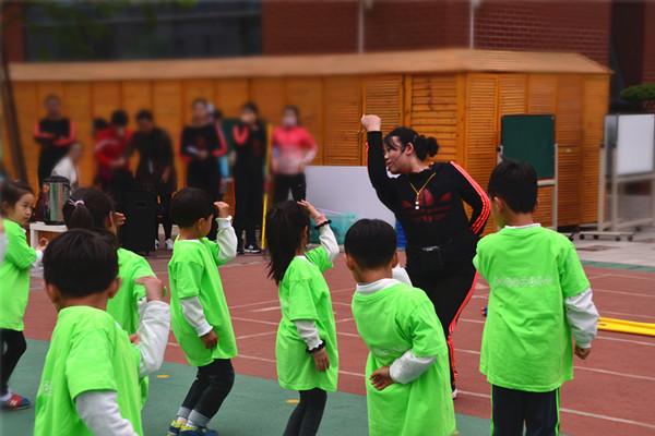                     6岁女孩久咳两个月不好，秋季带娃做到“两多两少”，生病少一半