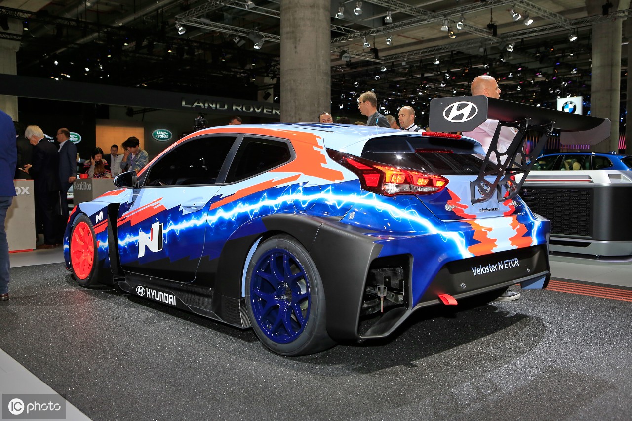 法兰克福车展:现代电动赛车veloster n etcr