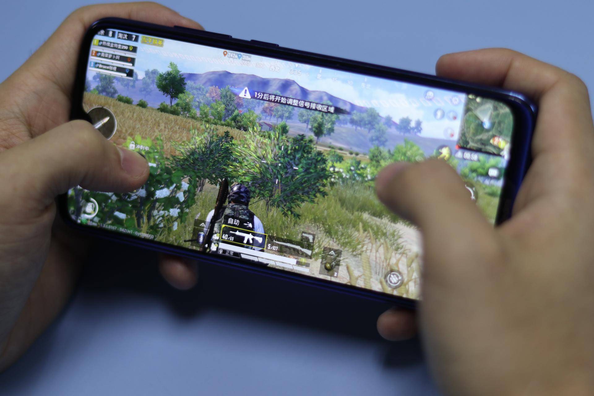 +高帧率（30fps），因此如果经常用它来玩大型游戏的话，或许不是很合适。