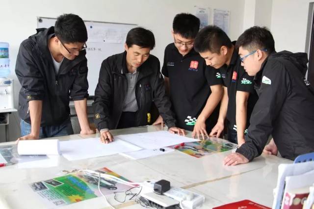 万得车队李刚老师评为辽宁工业大学三全育人