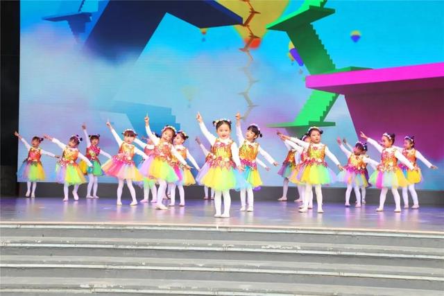 三四人表演 5f9f653337d14cdc9845a1fc7b18fb2b.jpeg