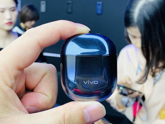 全球首款搭载qcc5126真无线耳机vivo tws earphone今天正式发布