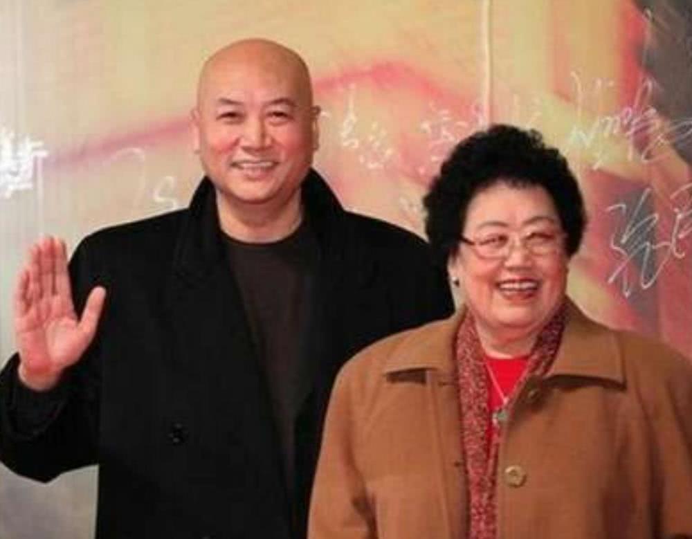迟重瑞为何娶大自己12岁的陈丽华?年轻旧照曝光,网友瞬间懂了