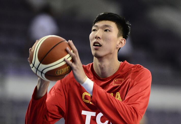 卧推数据不如健身房教练的周琦还是中国男篮的希望吗