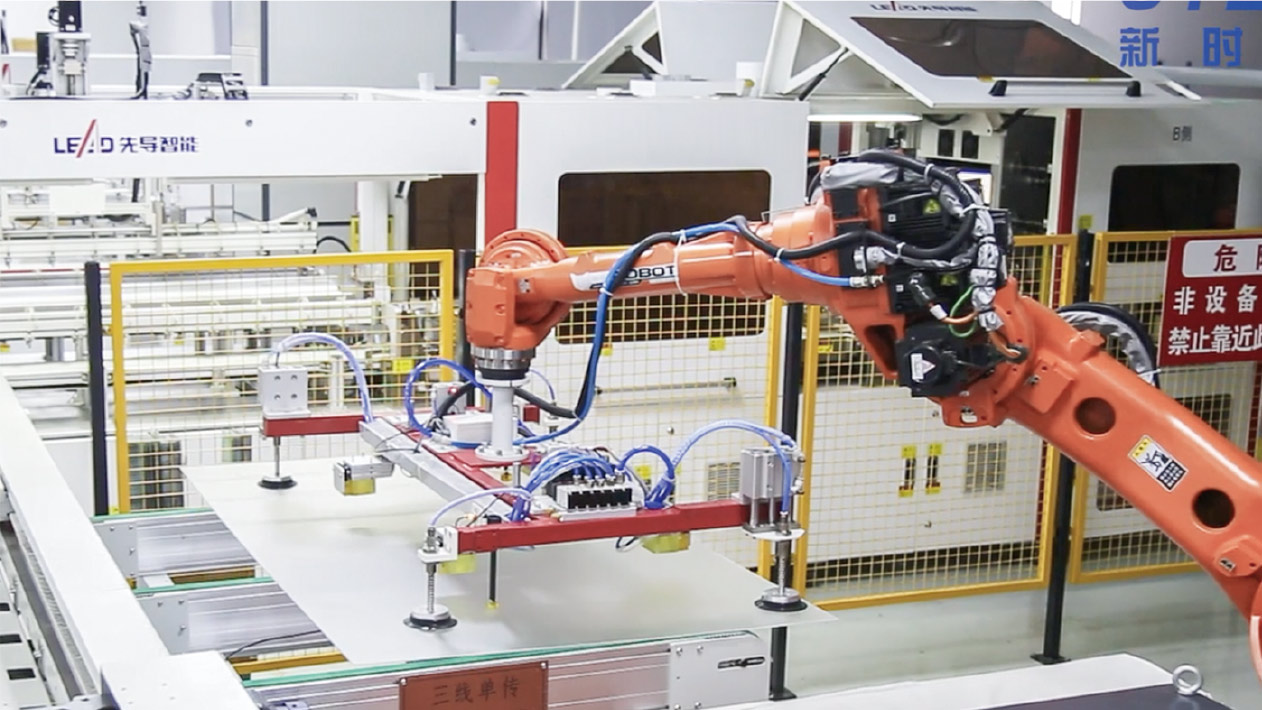【应用案例】新时达机器人自动化光伏组件生产线解决方案