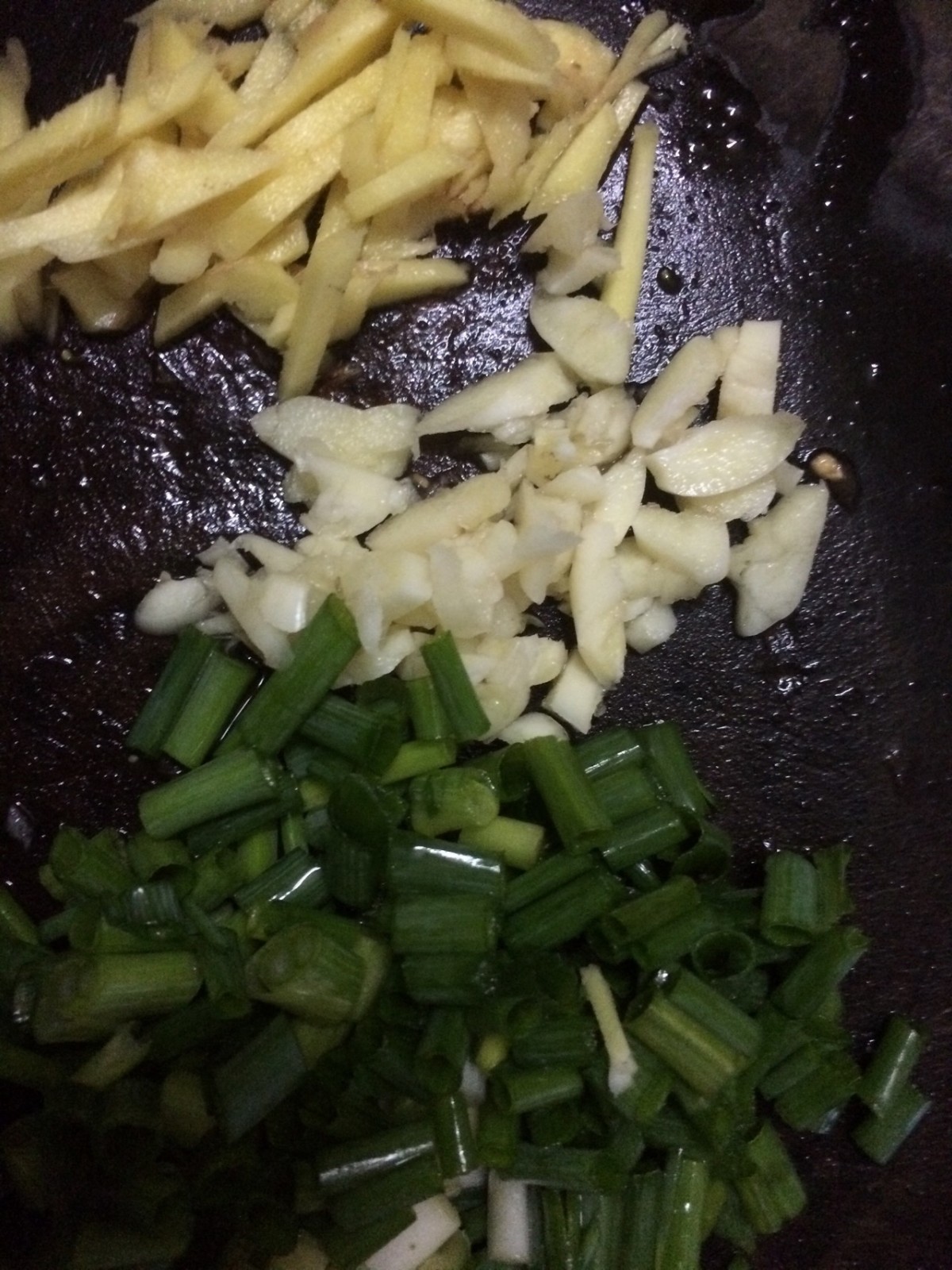 烧什么菜需要放姜蒜 954db5c7245a4997b2476ecf25c8e31b.jpeg