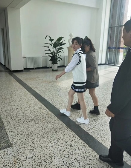 服装档口怎么拍摄穿搭视频_广州服装档口拿货单(2)