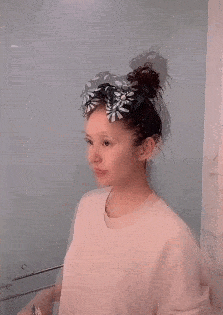 张子萱深夜敷面膜,素颜暴露真实颜值,与美图判若两人不敢认
