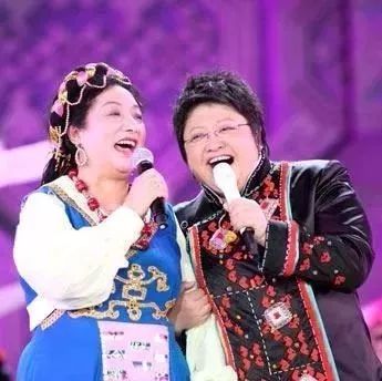 韩红妈妈竟然是她!母女罕见同台唱《北京的金
