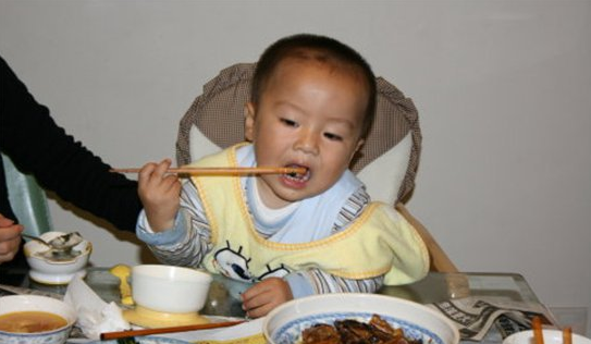                     6岁男娃脾虚不发育，儿科医生：3种食物别再吃，积食越来越多