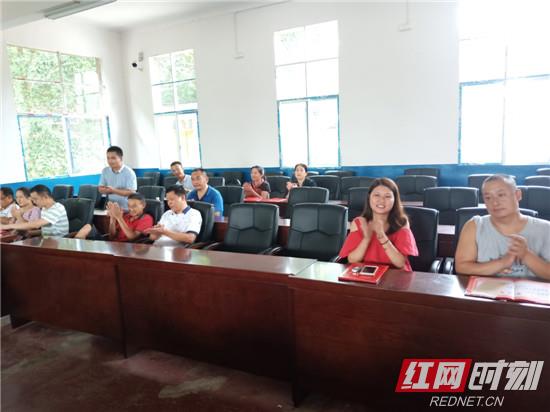 贺龙中学举行教师节表彰活动
